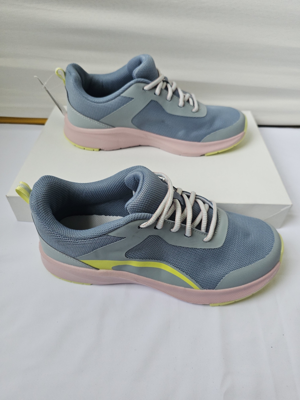 NWT Athletic Works Women’s Mesh Sneakers Blue/Pink/Yellow Size 9.5